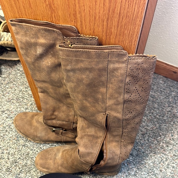 Boots - Picture 1 of 2